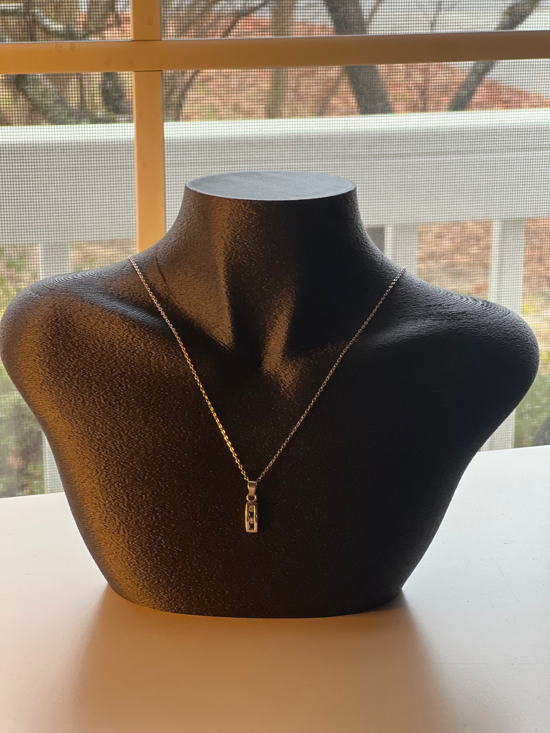 The Silhouette Necklace Display